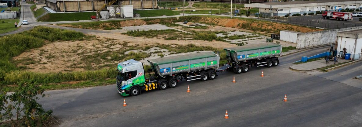 Caminhões no acesso ao Terminal de Uberaba_Divulgação VLI 02_